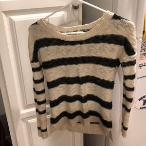 Light weight sweater